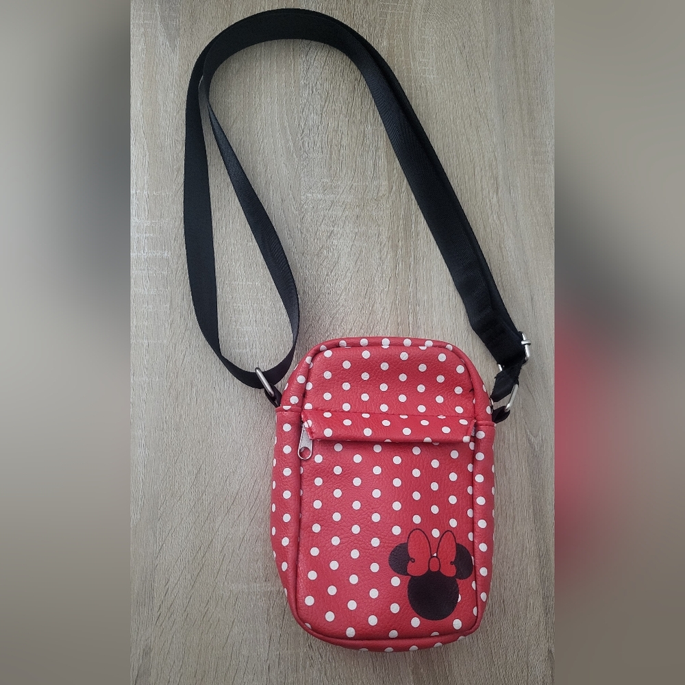 Minnie Mouse‎ Crossbody with iconic polka dots. Brand is Buckle Down.